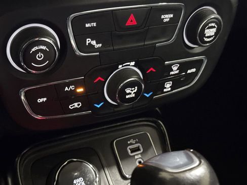 Used 2020 Jeep Compass Limited w/ Safety & Security Group AWD/4WD image 16