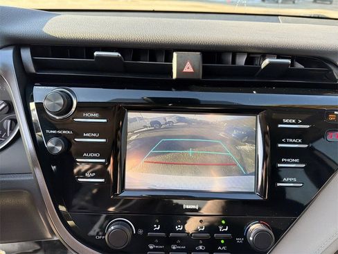 Used 2020 Toyota Camry LE image 23