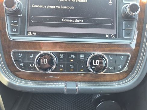Used 2018 Bentley Bentayga Activity image 26