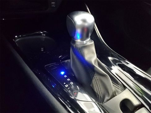 Used 2021 Toyota C-HR XLE image 24