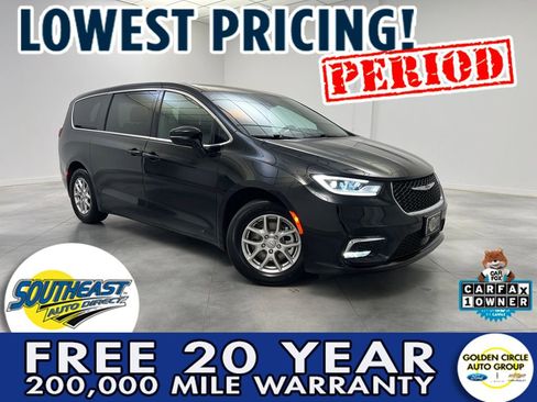 Used 2025 Chrysler Pacifica Select FWD image 1