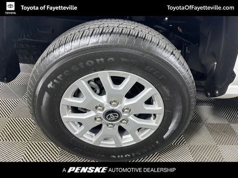 Used 2025 Toyota Tacoma SR5 w/ SR5 Upgrade Package AWD/4WD image 14