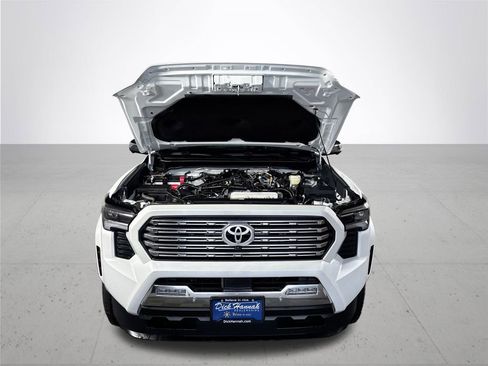 Used 2024 Toyota Tacoma Limited w/ Limited Package (LT) image 23