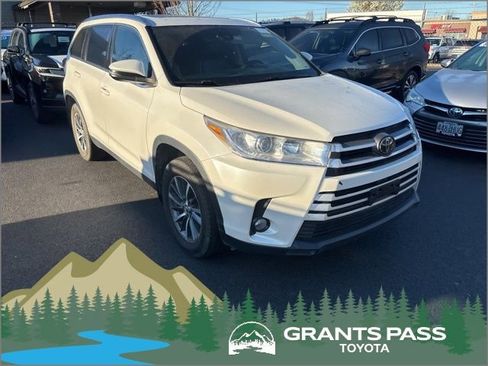 Used 2019 Toyota Highlander XLE image 1