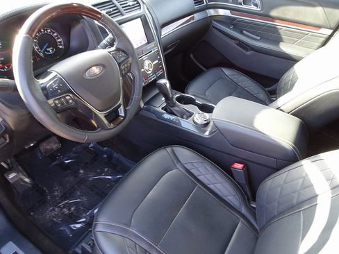 Used 2018 Ford Explorer Platinum image 7