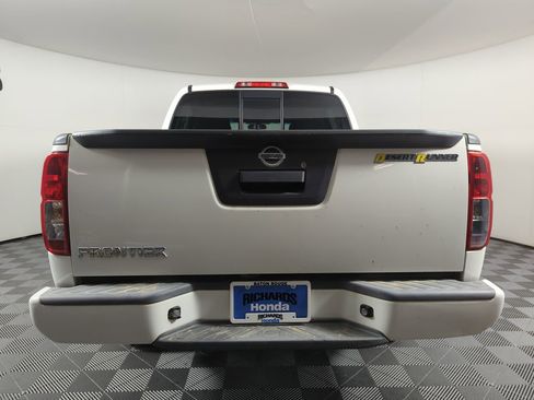 Used 2015 Nissan Frontier Desert Runner RWD image 4