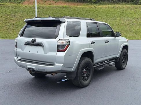 Used 2021 Toyota 4Runner Venture w/ Moonroof Package AWD/4WD image 4