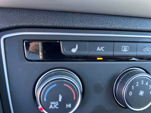 Used 2022 Volkswagen Atlas Cross Sport SE image 21