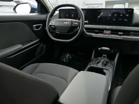 Used 2025 Kia K4 LXS image 29