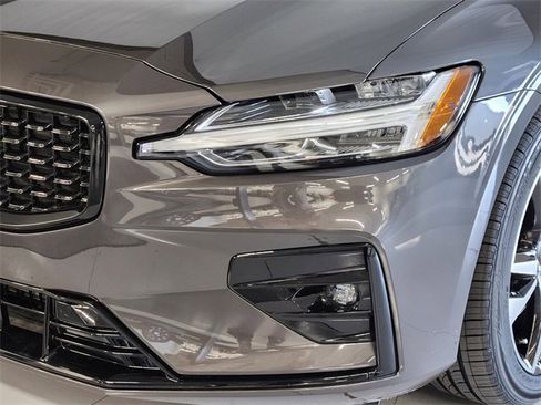 Used 2024 Volvo S60 B5 Core image 12