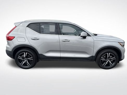 Used 2025 Volvo XC40 B5 Core image 15