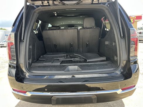 Certified 2025 Chevrolet Suburban LT RWD image 20