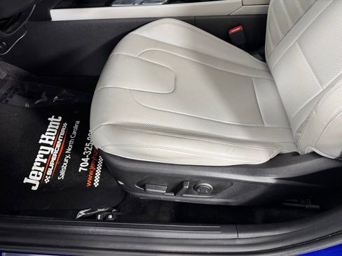 Used 2025 Hyundai Elantra Limited image 36