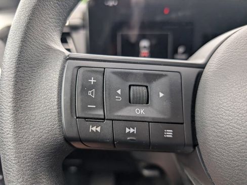 Used 2025 Nissan Kicks SV AWD/4WD image 14