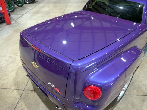 Used 2004 Chevrolet SSR image 32