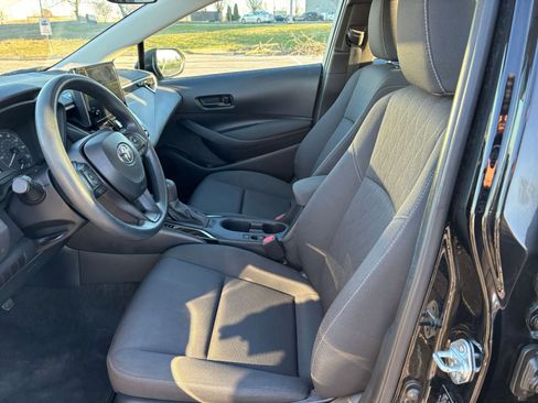 Used 2025 Toyota Corolla LE image 25