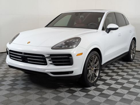 Used 2023 Porsche Cayenne S image 1