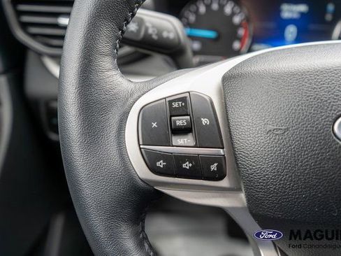 Used 2023 Ford Explorer XLT AWD/4WD image 22