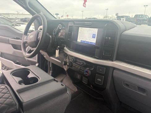 Used 2025 Ford F350 XLT w/ Tremor Off-Road Package image 39