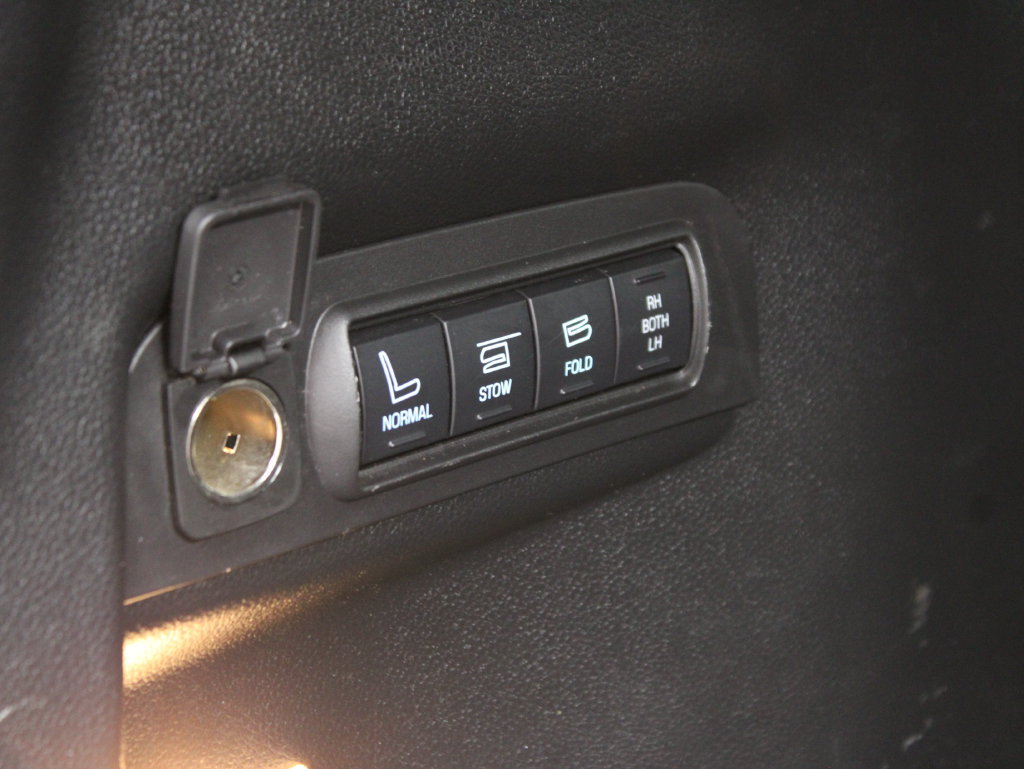 Used 2016 Ford Explorer Platinum AWD/4WD image 45