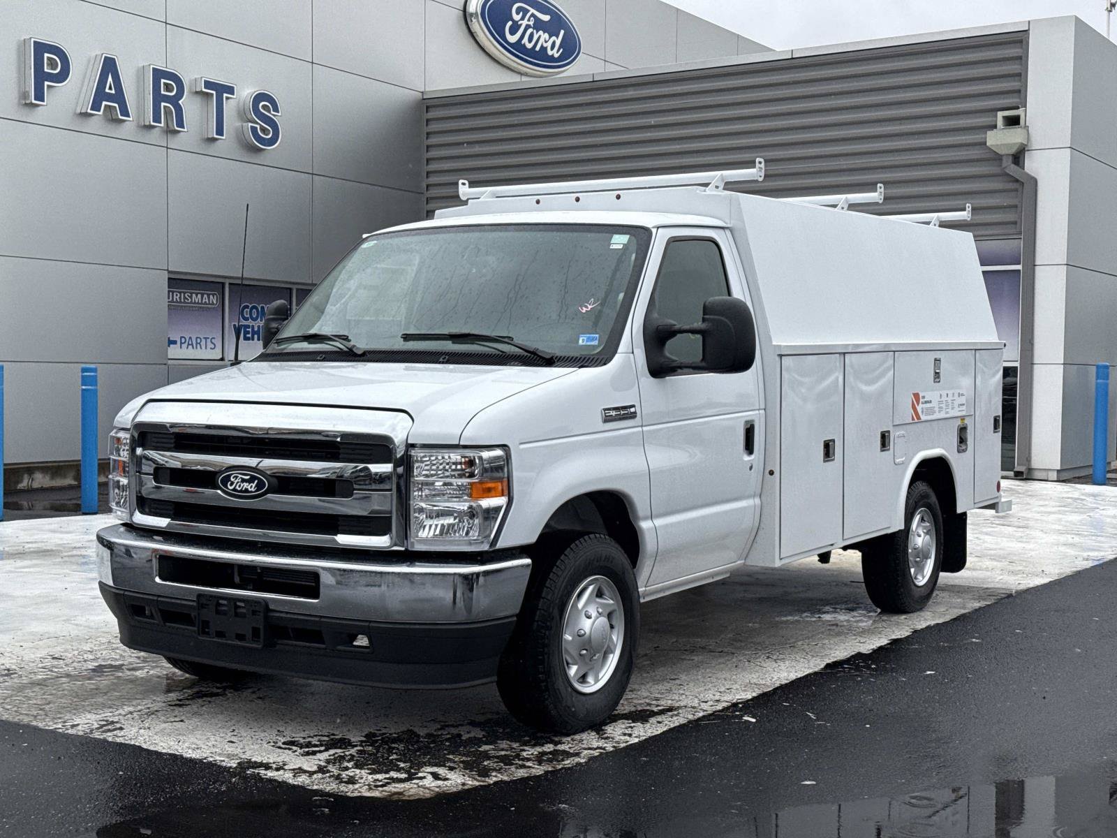 New 2027 Ford E-350 and Econoline 350 Super Duty w/ Power Equipment Group RWD image 7