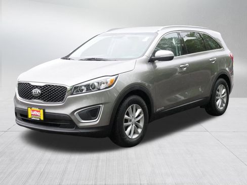Used 2018 Kia Sorento LX AWD/4WD image 3