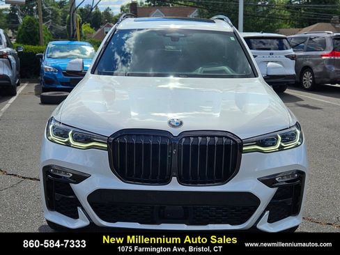 Used 2021 BMW X7 M50i image 7