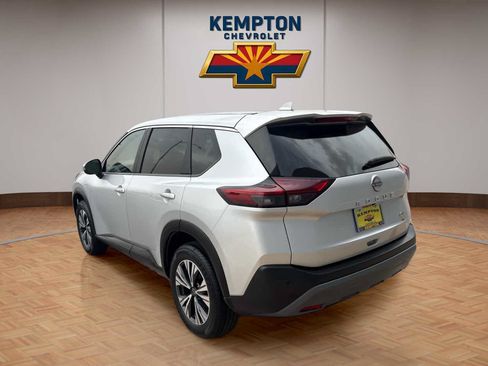 Used 2023 Nissan Rogue SV FWD image 4