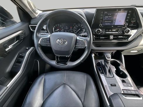 Used 2020 Toyota Highlander Limited FWD image 6