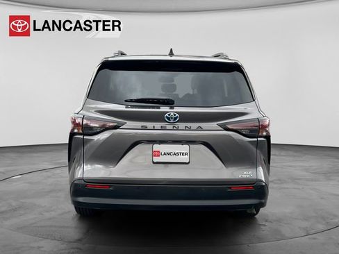 Certified 2024 Toyota Sienna XLE FWD image 6