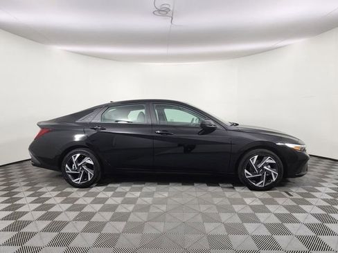 Certified 2025 Hyundai Elantra SEL FWD image 6