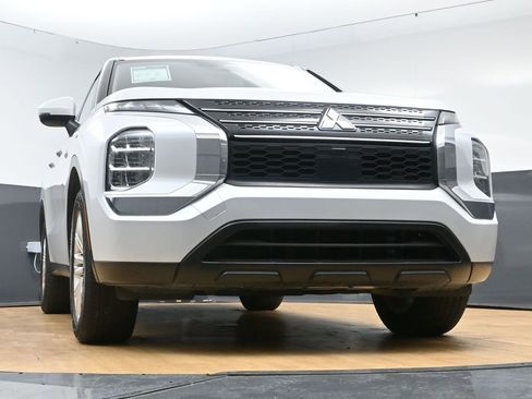 Used 2024 Mitsubishi Outlander ES image 51