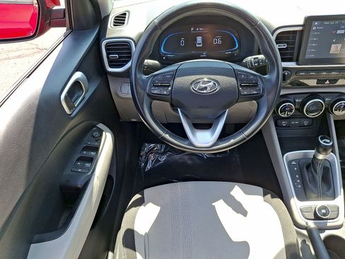 Used 2024 Hyundai Venue SEL FWD image 20