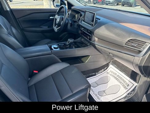 Used 2023 Nissan Rogue SV w/ SV Premium B Package image 11