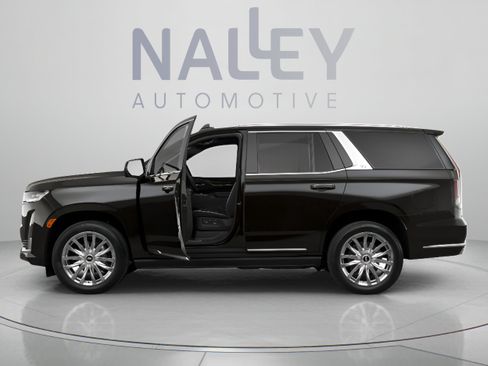 Used 2023 Cadillac Escalade Premium Luxury AWD/4WD image 3