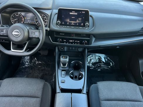 Used 2024 Nissan Rogue SV FWD image 4