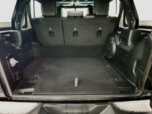 Used 2023 Jeep Wrangler Sahara w/ Cold Weather Group image 29