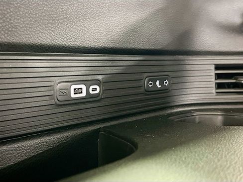 Used 2022 Jeep Wagoneer Series III w/ Flexible Seating Group image 37