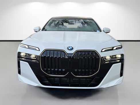 New 2026 BMW i7 xDrive60 w/ M Sport Package RWD image 8