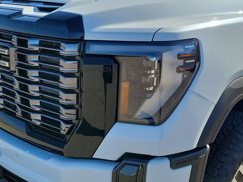 New 2026 GMC Sierra 2500 Denali Ultimate AWD/4WD image 14