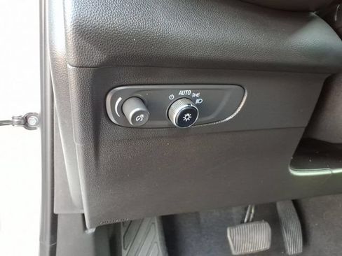 Used 2023 Buick Envision Preferred FWD image 28