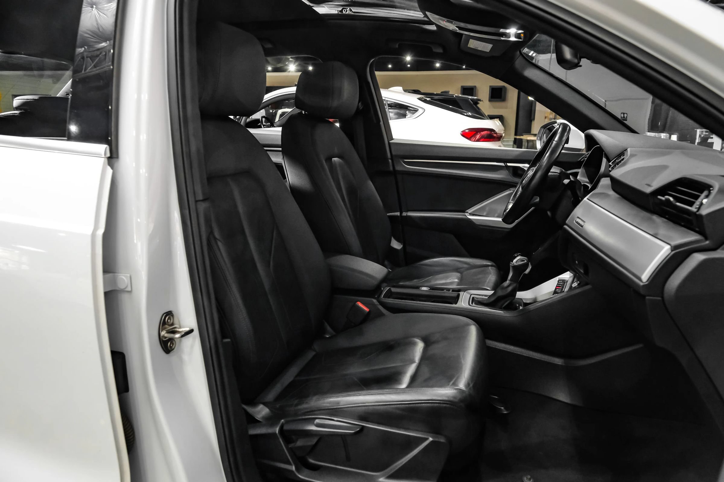 Used 2020 Audi Q3 2.0T Premium w/ Convenience Package AWD/4WD image 38