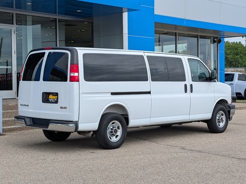Certified 2025 GMC Savana 3500 LT w/ LT Preferred Equipment Group RWD image 3