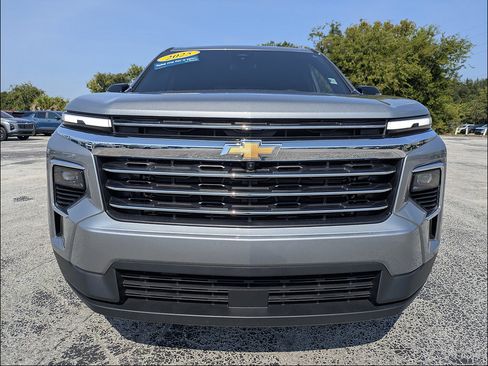 Certified 2025 Chevrolet Traverse LT w/ Driver Confidence Package FWD image 9