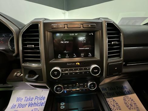 Used 2018 Ford Expedition XLT w/ Equipment Group 202A AWD/4WD image 21