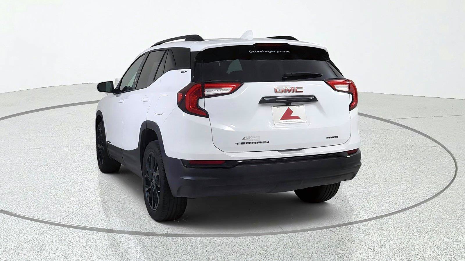 Used 2024 GMC Terrain SLT AWD/4WD image 5