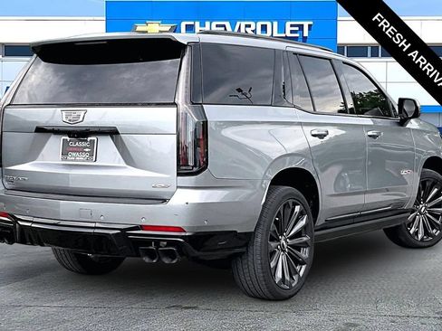 Used 2025 Cadillac Escalade V AWD/4WD image 20