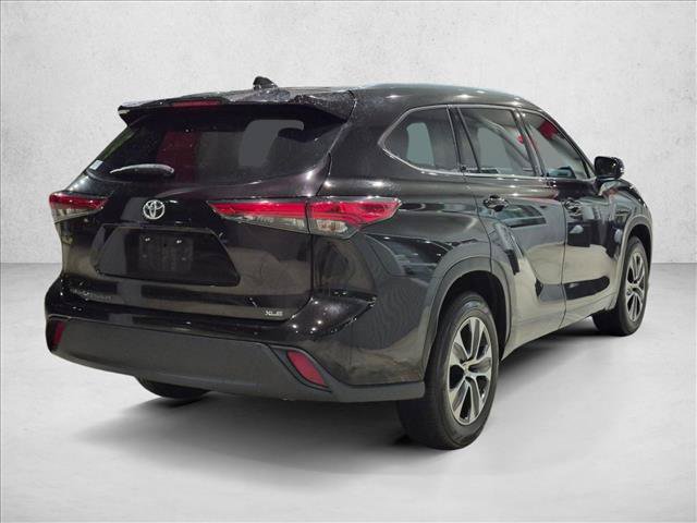 Used 2021 Toyota Highlander XLE FWD image 5