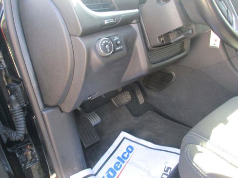 Used 2016 Chevrolet Traverse LT w/ Style and Technology Package FWD image 23