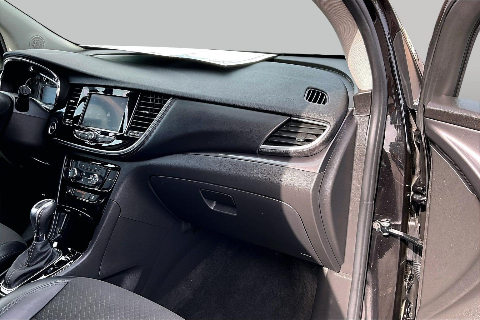 Used 2022 Buick Encore Preferred w/ Safety Package FWD image 15
